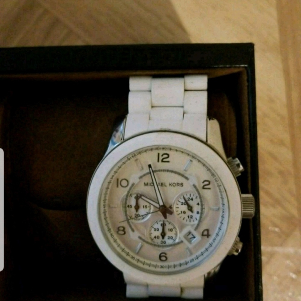 Mk watch
